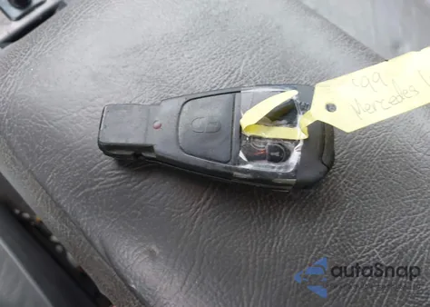 1999 Mercedes-Benz E 320 Awd z USA, uszkodzony, nr VIN WDBJH82F9XX022849